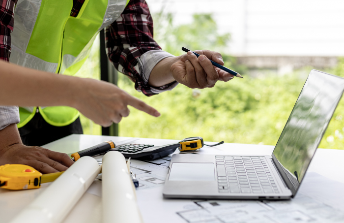 מודד מוסמך - תמונת רקע - פלס מדידות